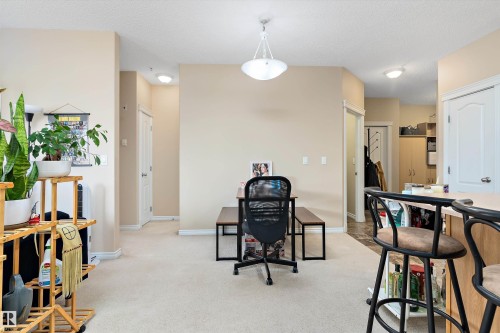 211 16715 100 Avenue, Edmonton, AB - Indoor