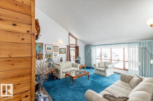 125 Pine Drive, Wetaskiwin, AB - Indoor Photo Showing Living Room