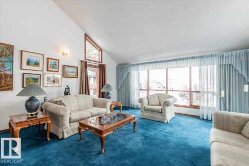 125 Pine Drive, Wetaskiwin, AB - Indoor Photo Showing Living Room