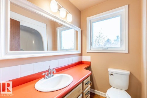 125 Pine Drive, Wetaskiwin, AB - Indoor Photo Showing Bathroom