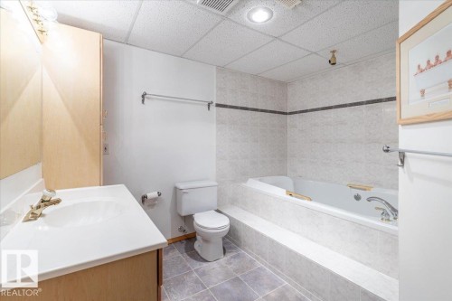 125 Pine Drive, Wetaskiwin, AB - Indoor Photo Showing Bathroom