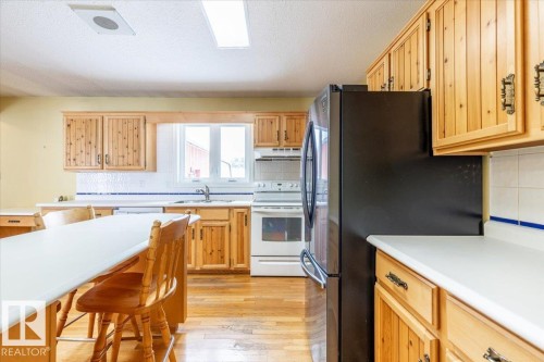 125 Pine Drive, Wetaskiwin, AB - Indoor Photo Showing Kitchen