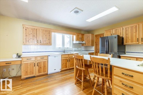 125 Pine Drive, Wetaskiwin, AB - Indoor Photo Showing Kitchen