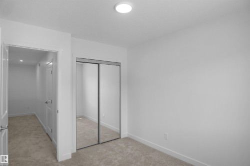 19445 22 Avenue, Edmonton, AB - Indoor With Storage