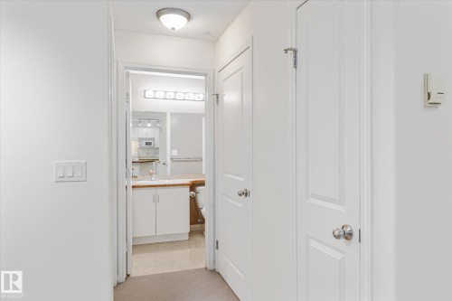 218 16221 95 Street, Edmonton, AB - Indoor