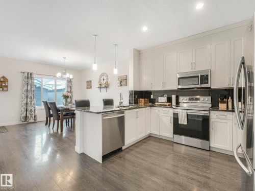 725 Berg Loop, Leduc, AB - Indoor Photo Showing Kitchen With Stainless Steel Kitchen
