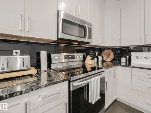 725 Berg Loop, Leduc, AB - Indoor Photo Showing Kitchen