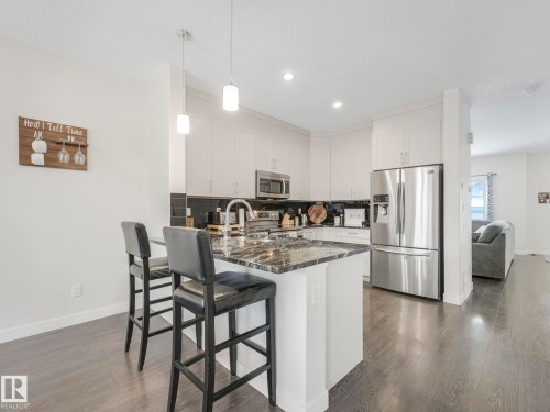 725 Berg Loop, Leduc, AB - Indoor Photo Showing Kitchen With Stainless Steel Kitchen With Upgraded Kitchen