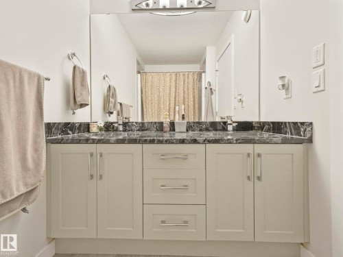 725 Berg Loop, Leduc, AB - Indoor Photo Showing Bathroom