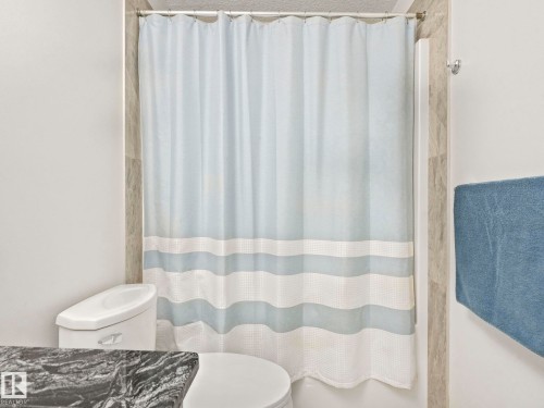 725 Berg Loop, Leduc, AB - Indoor Photo Showing Bathroom