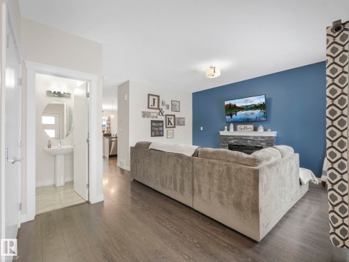 725 Berg Loop, Leduc, AB - Indoor