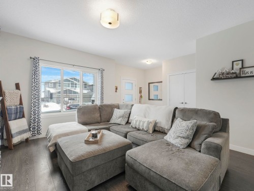 725 Berg Loop, Leduc, AB - Indoor Photo Showing Living Room