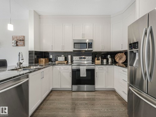 725 Berg Loop, Leduc, AB - Indoor Photo Showing Kitchen With Stainless Steel Kitchen With Upgraded Kitchen