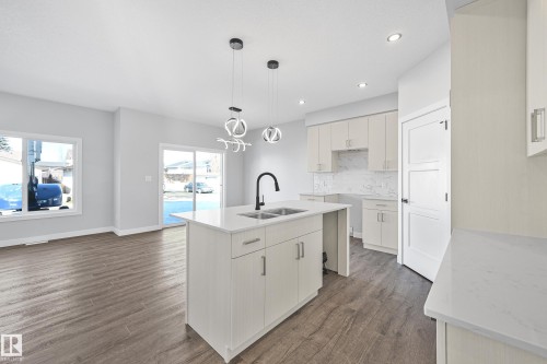 76 Maple Crescent, Gibbons, AB - Indoor Photo Showing Kitchen With Double Sink With Upgraded Kitchen