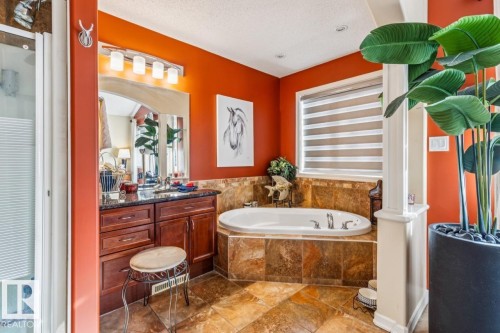 38 3003 34 Avenue, Edmonton, AB - Indoor Photo Showing Bathroom