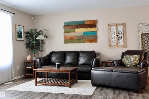 Living area featuring wood finished floors and baseboards - 5220 - 56 Street, Barrhead, AB - Indoor Photo Showing Living Room