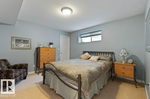 Bedroom featuring carpet floors and a textured ceiling - 8 Osborne Close, St. Albert, AB - Indoor Photo Showing Bedroom