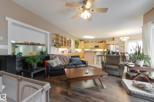 132 Leigh Crescent, Edmonton, AB - Indoor Photo Showing Living Room