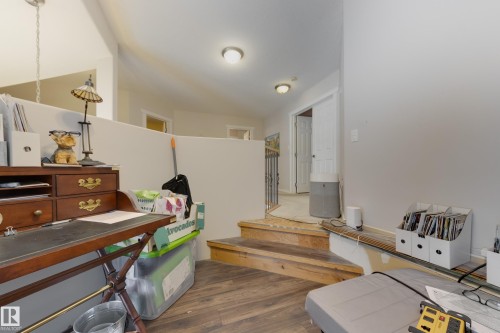 132 Leigh Crescent, Edmonton, AB - Indoor Photo Showing Other Room