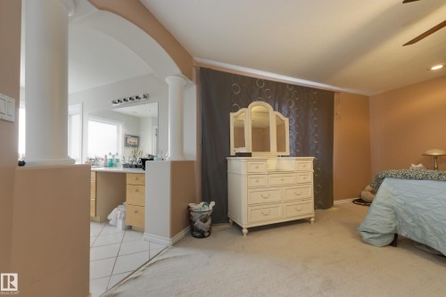 132 Leigh Crescent, Edmonton, AB - Indoor Photo Showing Bedroom