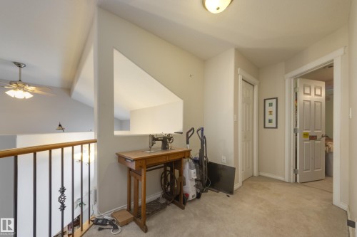132 Leigh Crescent, Edmonton, AB - Indoor Photo Showing Other Room