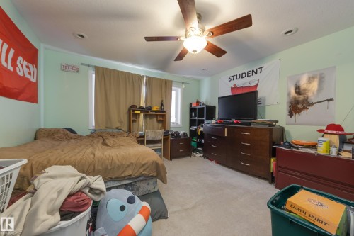 132 Leigh Crescent, Edmonton, AB - Indoor Photo Showing Bedroom
