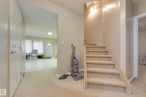 132 Leigh Crescent, Edmonton, AB - Indoor Photo Showing Other Room