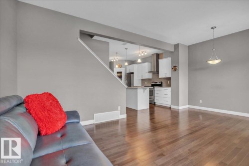 7214 174 Avenue, Edmonton, AB - Indoor Photo Showing Living Room