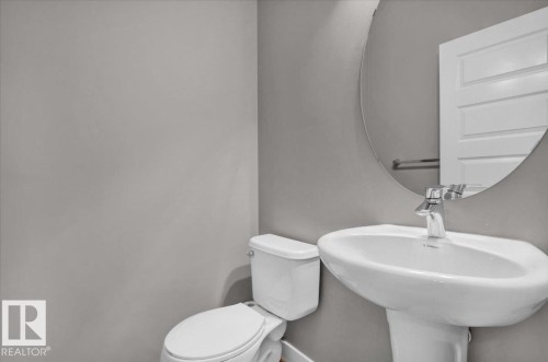 7214 174 Avenue, Edmonton, AB - Indoor Photo Showing Bathroom