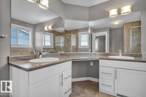 7214 174 Avenue, Edmonton, AB - Indoor Photo Showing Bathroom