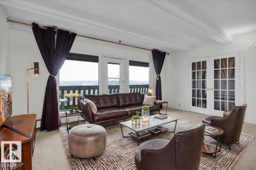 1012 9918 101 Street, Edmonton, AB - Indoor Photo Showing Living Room