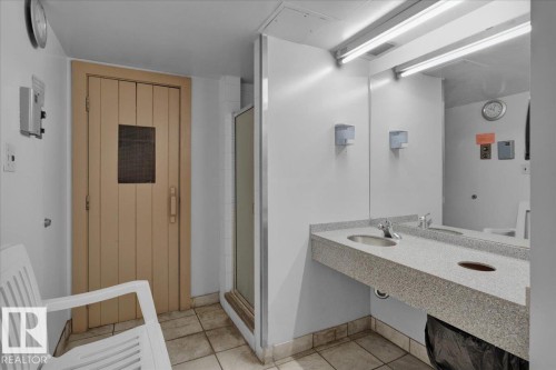 1012 9918 101 Street, Edmonton, AB - Indoor Photo Showing Bathroom