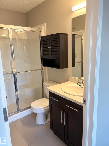 Edmonton, AB - Indoor Photo Showing Bathroom
