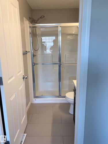 Edmonton, AB - Indoor Photo Showing Bathroom