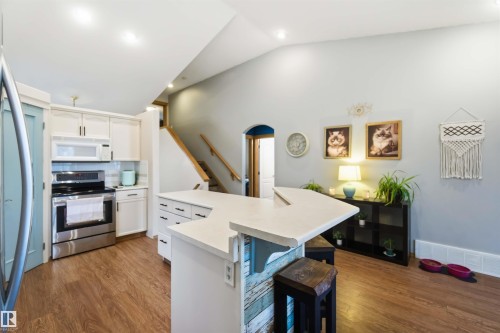 1304 Oakland Crescent, Devon, AB - Indoor Photo Showing Kitchen