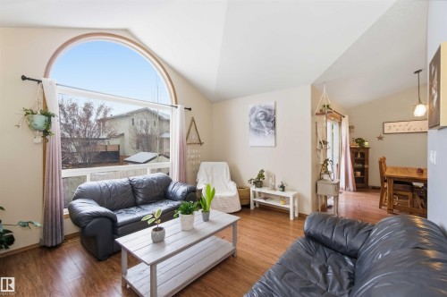 1304 Oakland Crescent, Devon, AB - Indoor Photo Showing Living Room
