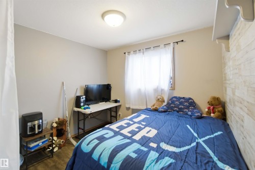 1304 Oakland Crescent, Devon, AB - Indoor Photo Showing Bedroom