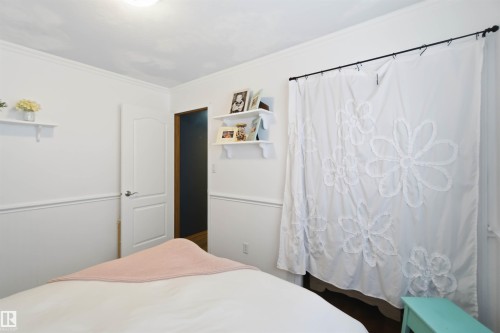 1304 Oakland Crescent, Devon, AB - Indoor Photo Showing Bedroom