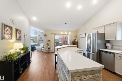 1304 Oakland Crescent, Devon, AB - Indoor Photo Showing Kitchen
