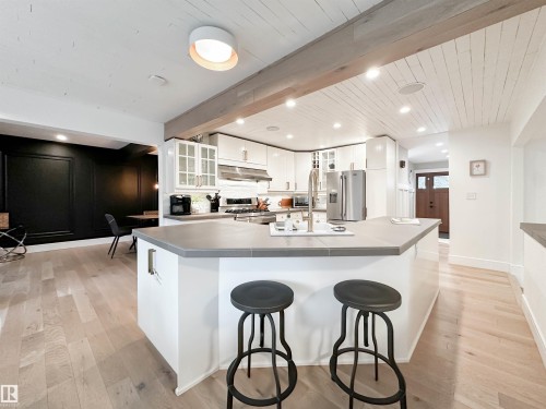 23 Flagstone Crescent, St. Albert, AB - Indoor Photo Showing Kitchen