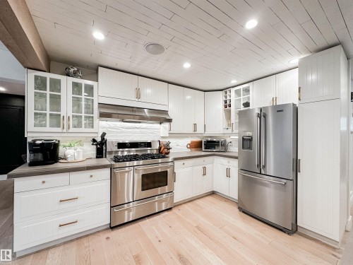 23 Flagstone Crescent, St. Albert, AB - Indoor Photo Showing Kitchen