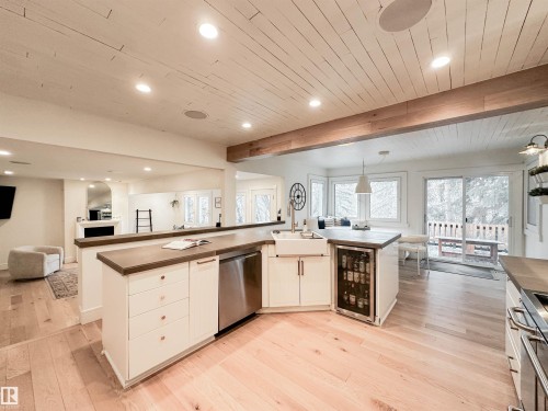 23 Flagstone Crescent, St. Albert, AB - Indoor Photo Showing Kitchen