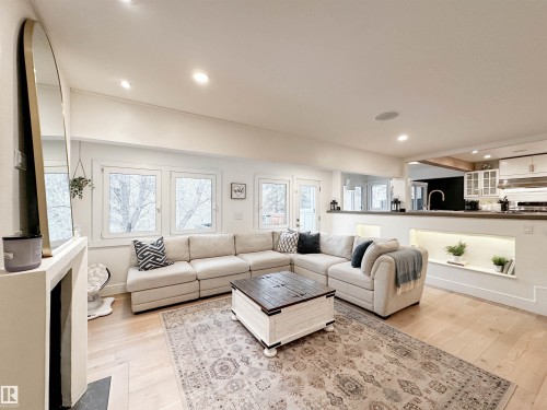 23 Flagstone Crescent, St. Albert, AB - Indoor Photo Showing Living Room