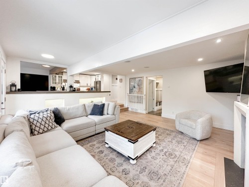23 Flagstone Crescent, St. Albert, AB - Indoor Photo Showing Living Room