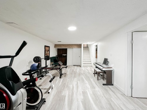 23 Flagstone Crescent, St. Albert, AB - Indoor Photo Showing Other Room