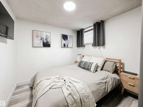 23 Flagstone Crescent, St. Albert, AB - Indoor Photo Showing Bedroom