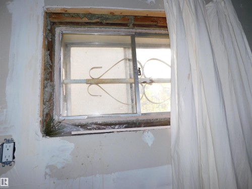 11927 67 Street, Edmonton, AB - Indoor