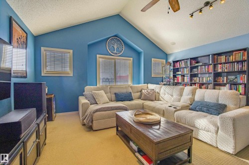 3031 Spence Wynd, Edmonton, AB - Indoor Photo Showing Living Room