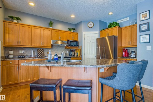 3031 Spence Wynd, Edmonton, AB - Indoor Photo Showing Kitchen