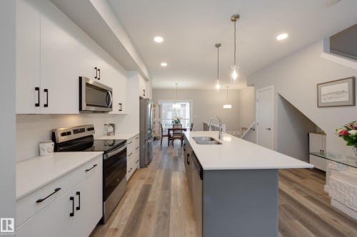 34 1729 Keene Crescent, Edmonton, AB - Indoor Photo Showing Kitchen With Double Sink With Upgraded Kitchen